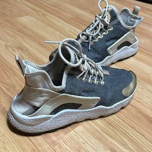 Nike women’s size 7 tennis shoes